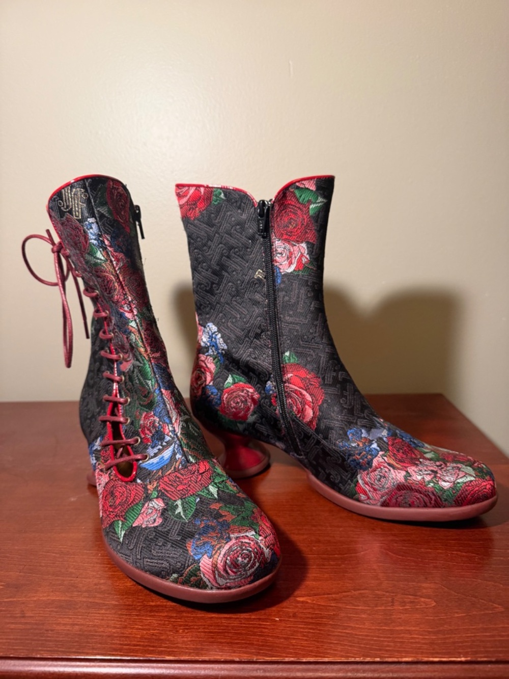 Fluevog Enneagram Spontaneous side lace boot - Picture 2 of 10